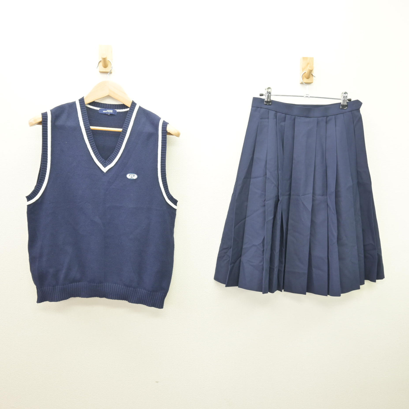 【中古】東京都 大森第二中学校 女子制服 2点 (ニットベスト・スカート) sf121360
