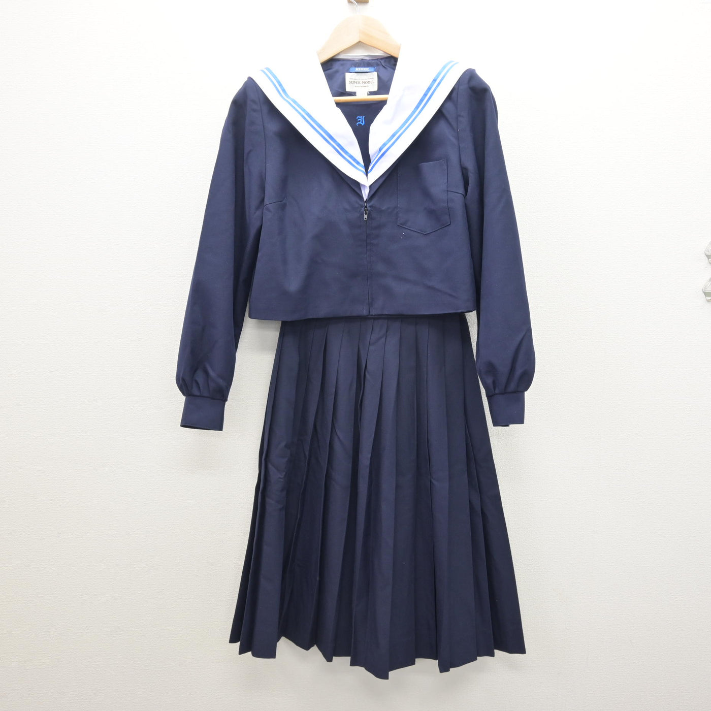 【中古】愛知県 岩成台中学校 女子制服 2点 (セーラー服・スカート) sf121469