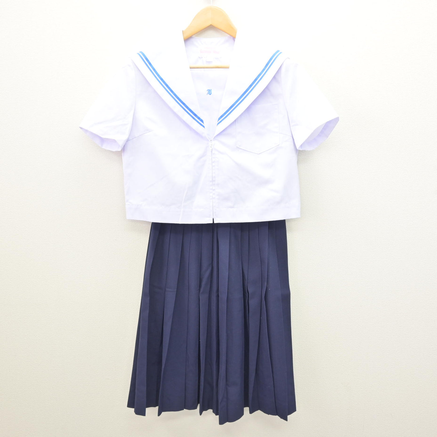 【中古】愛知県 岩成台中学校 女子制服 2点 (セーラー服・スカート) sf121515