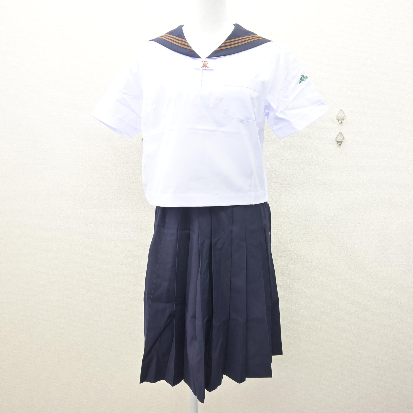 【中古】東京都 関東国際高等学校 女子制服 2点 (セーラー服・スカート) sf121516