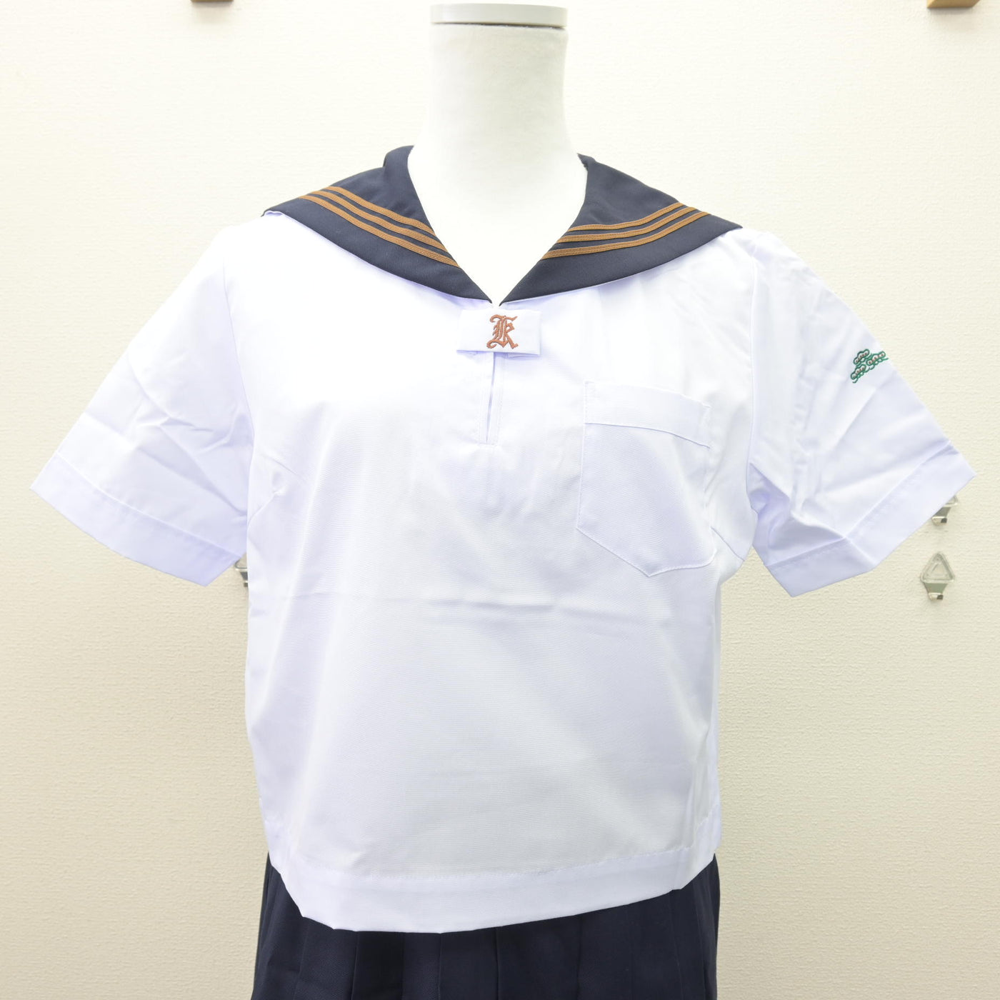 【中古】東京都 関東国際高等学校 女子制服 2点 (セーラー服・スカート) sf121516
