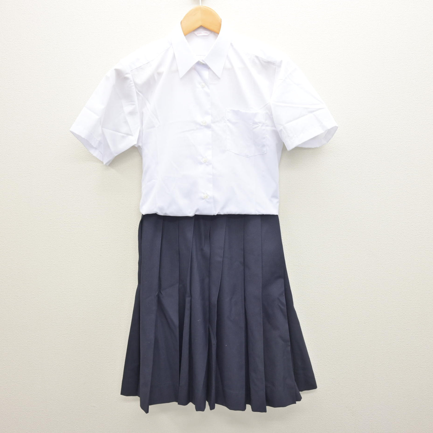 【中古】高知県 高知中央高等学校 女子制服 3点 (ニットベスト・シャツ・スカート) sf121586