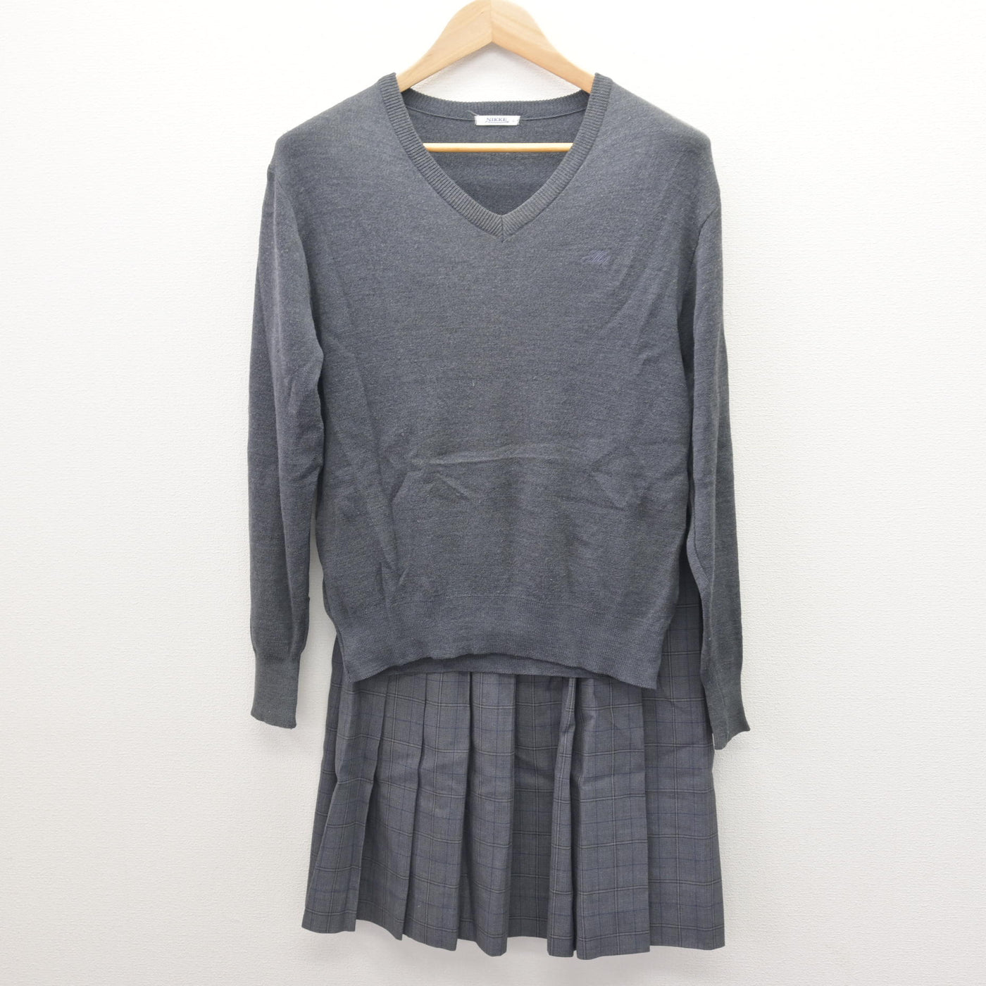 【中古】東京都 松江第四中学校 女子制服 4点 (ブレザー・ニット・スカート) sf121634