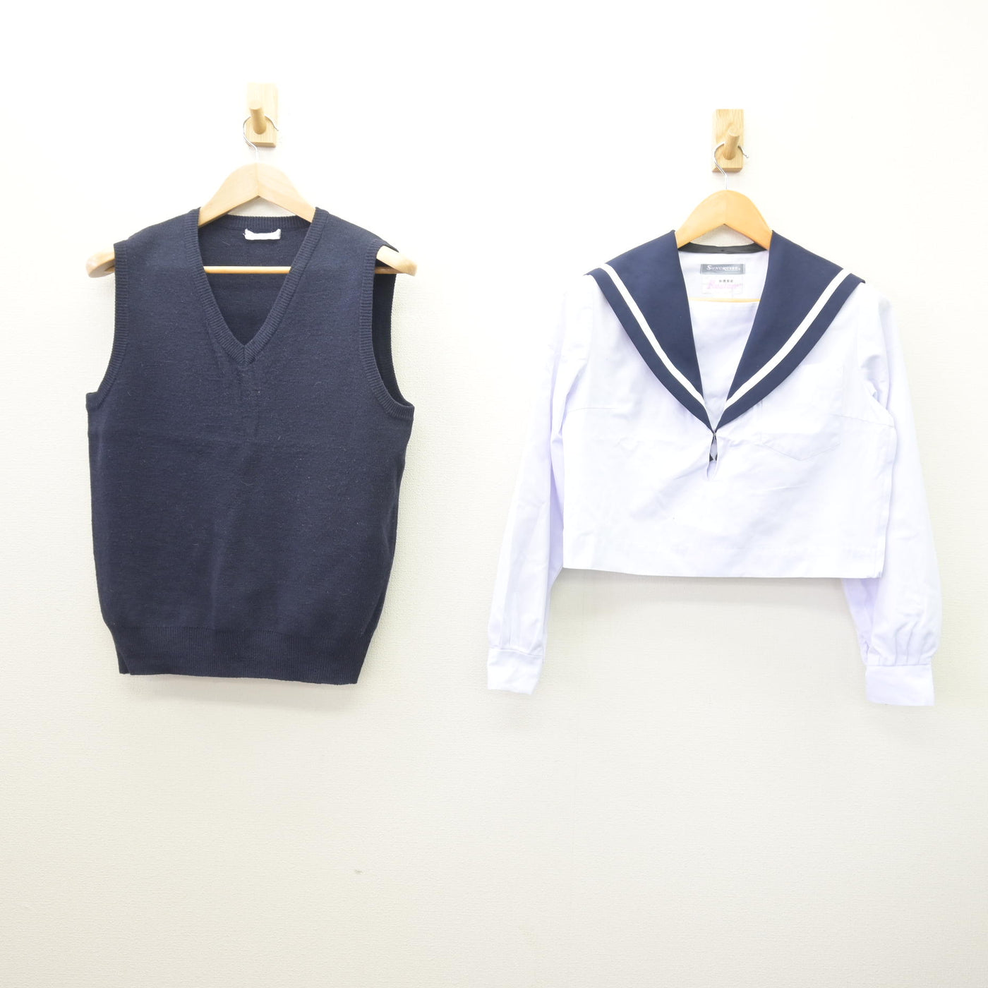 【中古】愛知県 刈谷高等学校 女子制服 2点 (セーラー服・ニットベスト) sf121667