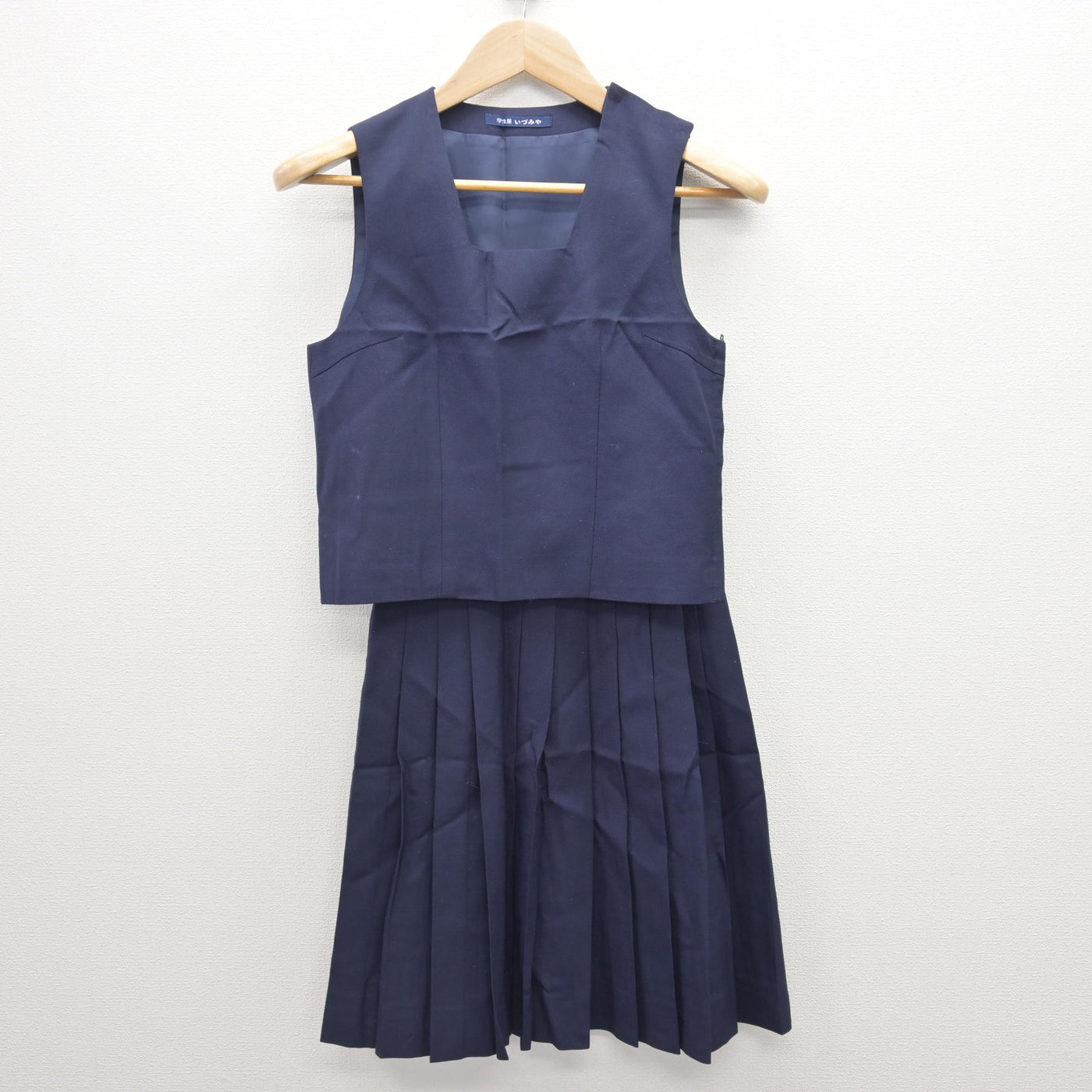 【中古】神奈川県 西高津中学校 女子制服 4点 (ブレザー・ベスト・スカート) sf121705