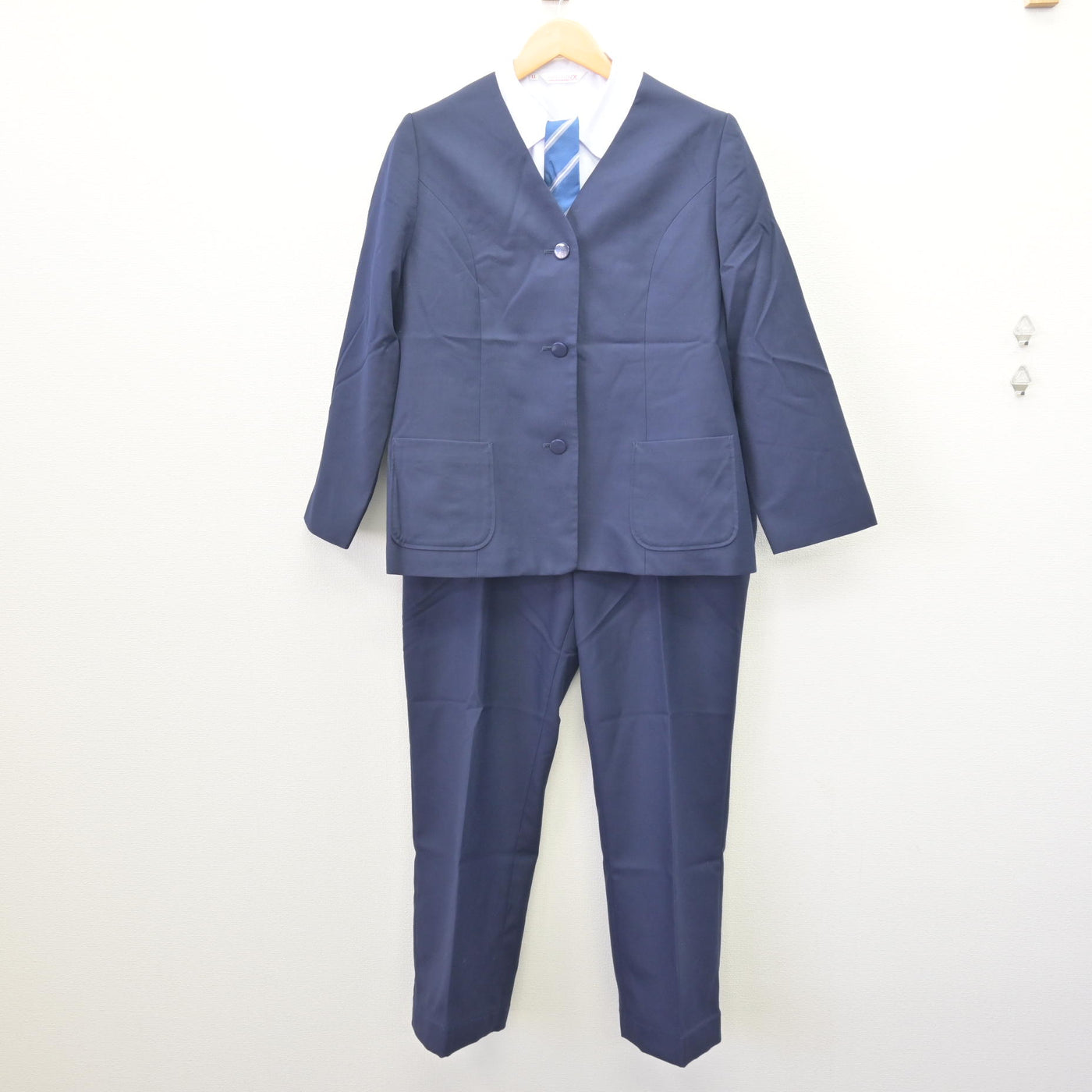 【中古】新潟県 北条中学校 女子制服 4点 (ブレザー・シャツ・ズボン) sf121722