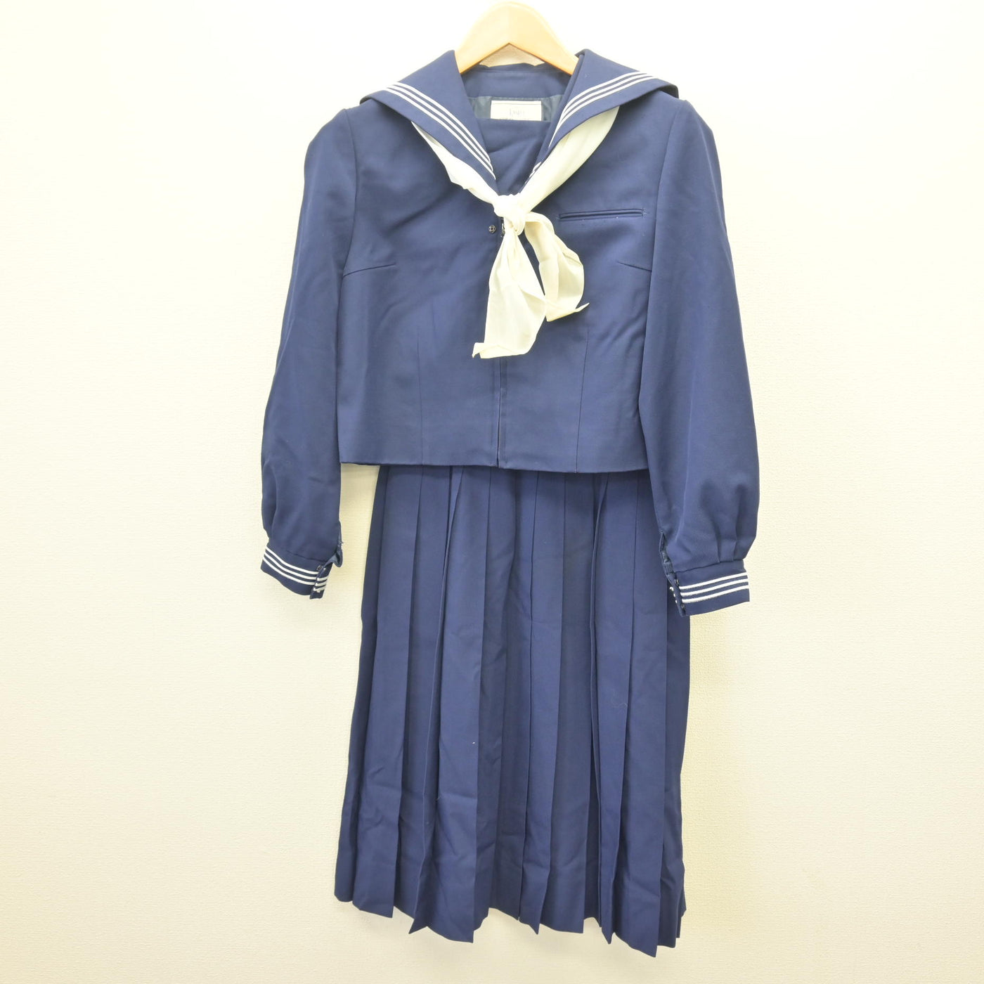 【中古】千葉県 八街中央中学校 女子制服 4点 (セーラー服・ベスト・スカート) sf121785