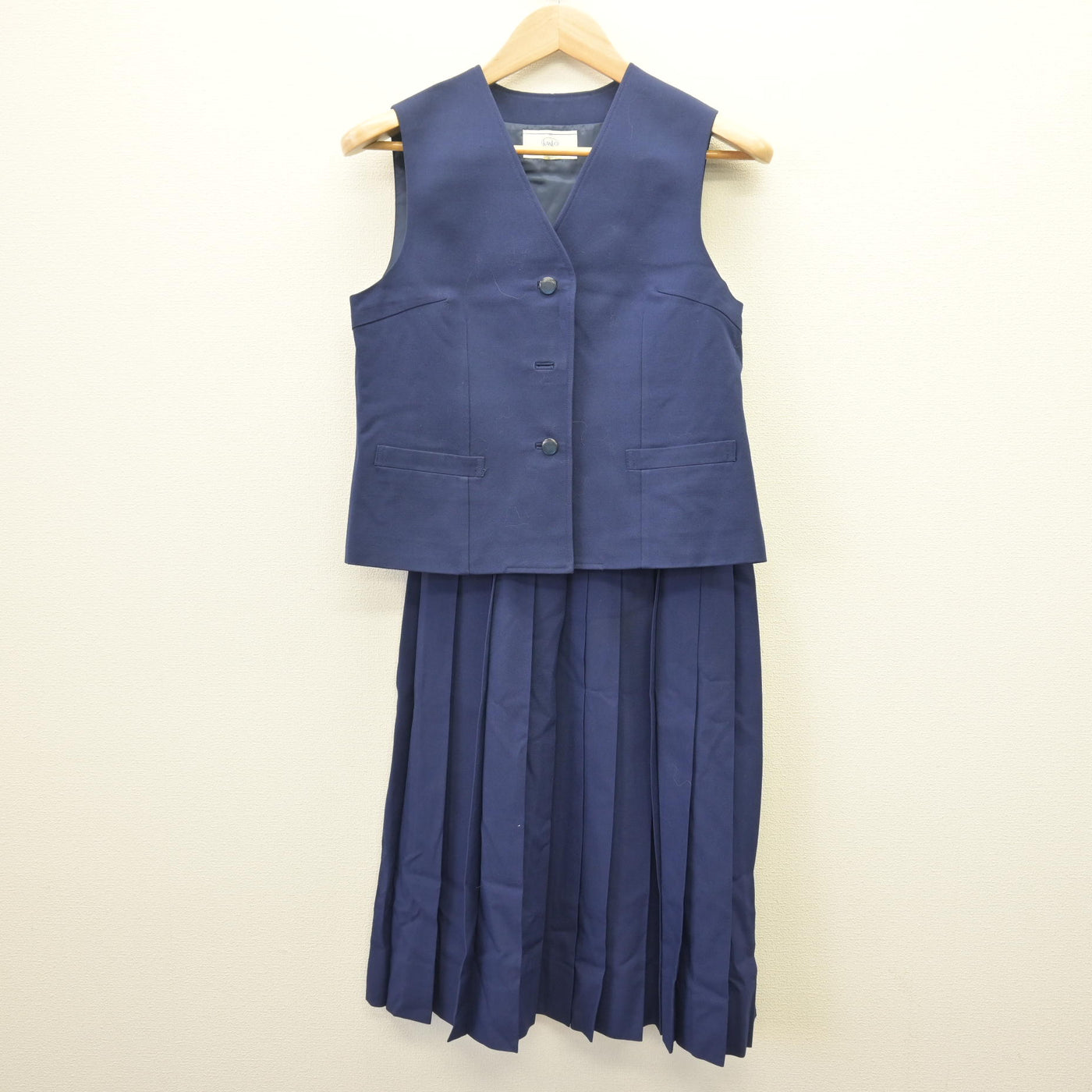 【中古】千葉県 八街中央中学校 女子制服 4点 (セーラー服・ベスト・スカート) sf121785