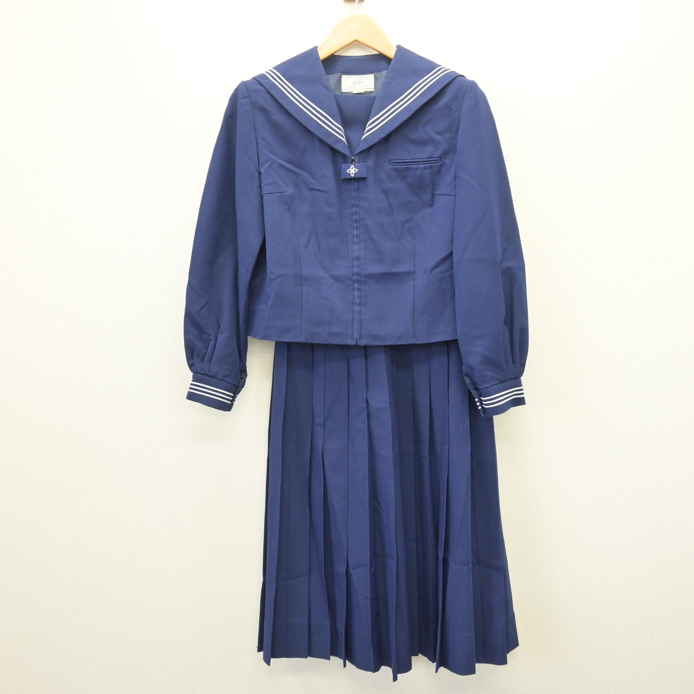 【中古】千葉県 八街中央中学校 女子制服 2点 (セーラー服・スカート) sf121786