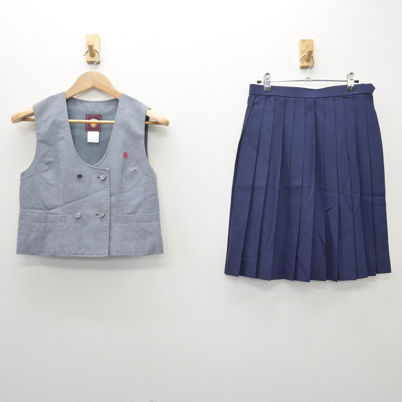 【中古】茨城県 佐和高等学校 女子制服 2点 (ベスト・スカート) sf121829