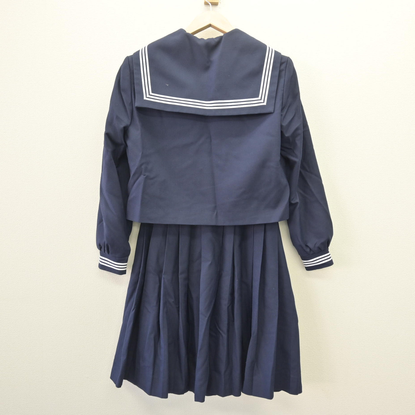【中古】奈良県 天理市立北中学校 女子制服 3点 (セーラー服・スカート) sf121901