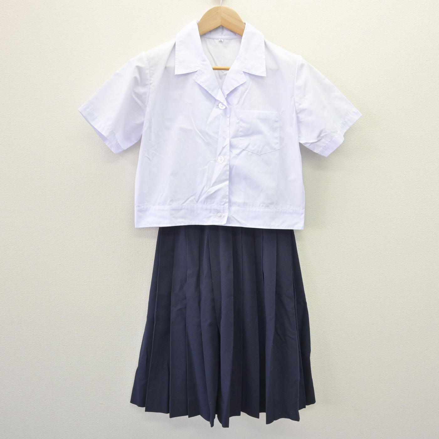 【中古】奈良県 天理市立北中学校 女子制服 2点 (シャツ・スカート) sf121902