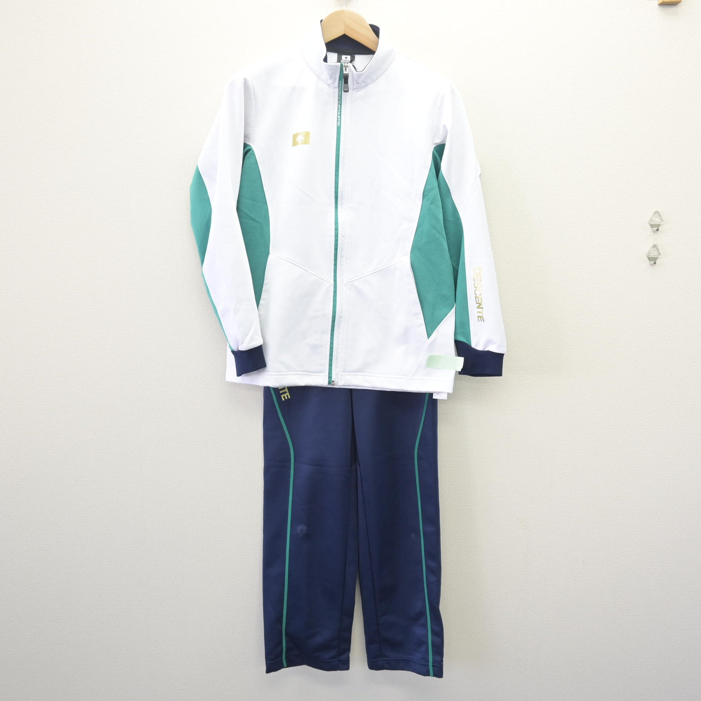【中古】北海道 札幌第一高等学校 女子制服 2点 (ジャージ 上・ジャージ 下) sf121912