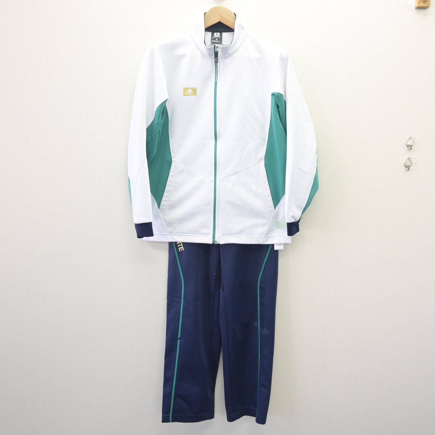 【中古】北海道 札幌第一高等学校 女子制服 2点 (ジャージ 上・ジャージ 下) sf121913