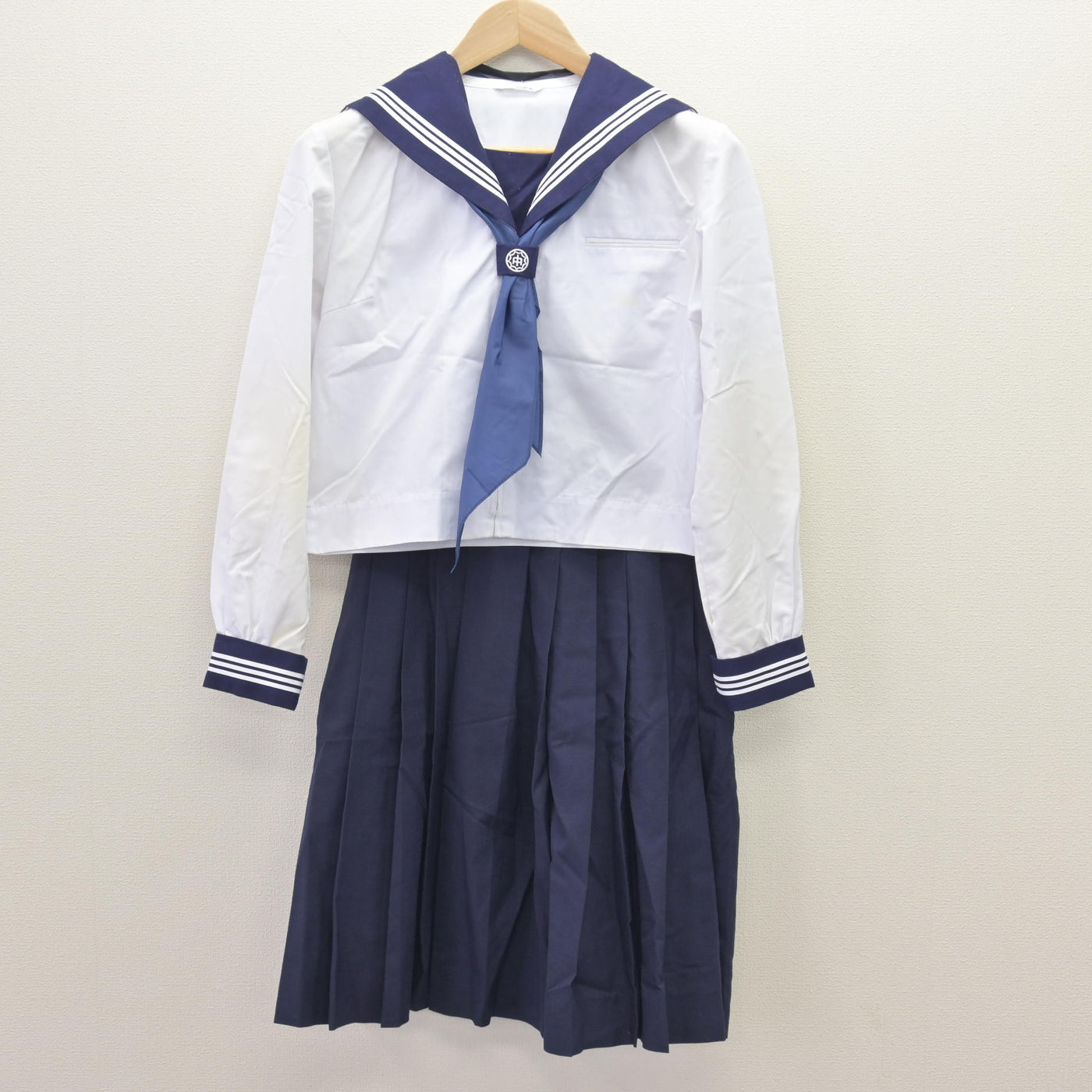 【中古】埼玉県 福岡中学校 女子制服 4点 (セーラー服・スカート) sf121931
