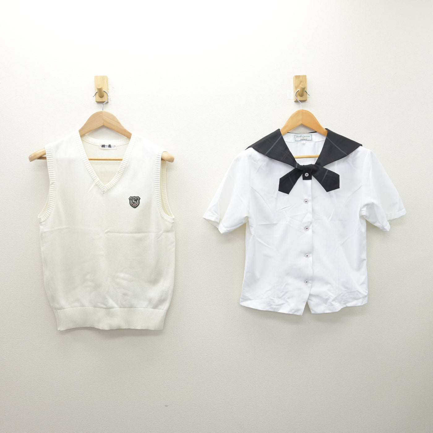 【中古】福岡県 九州産業大学付属九州産業高校 女子制服 2点 (ニットベスト・ブラウス) sf121947