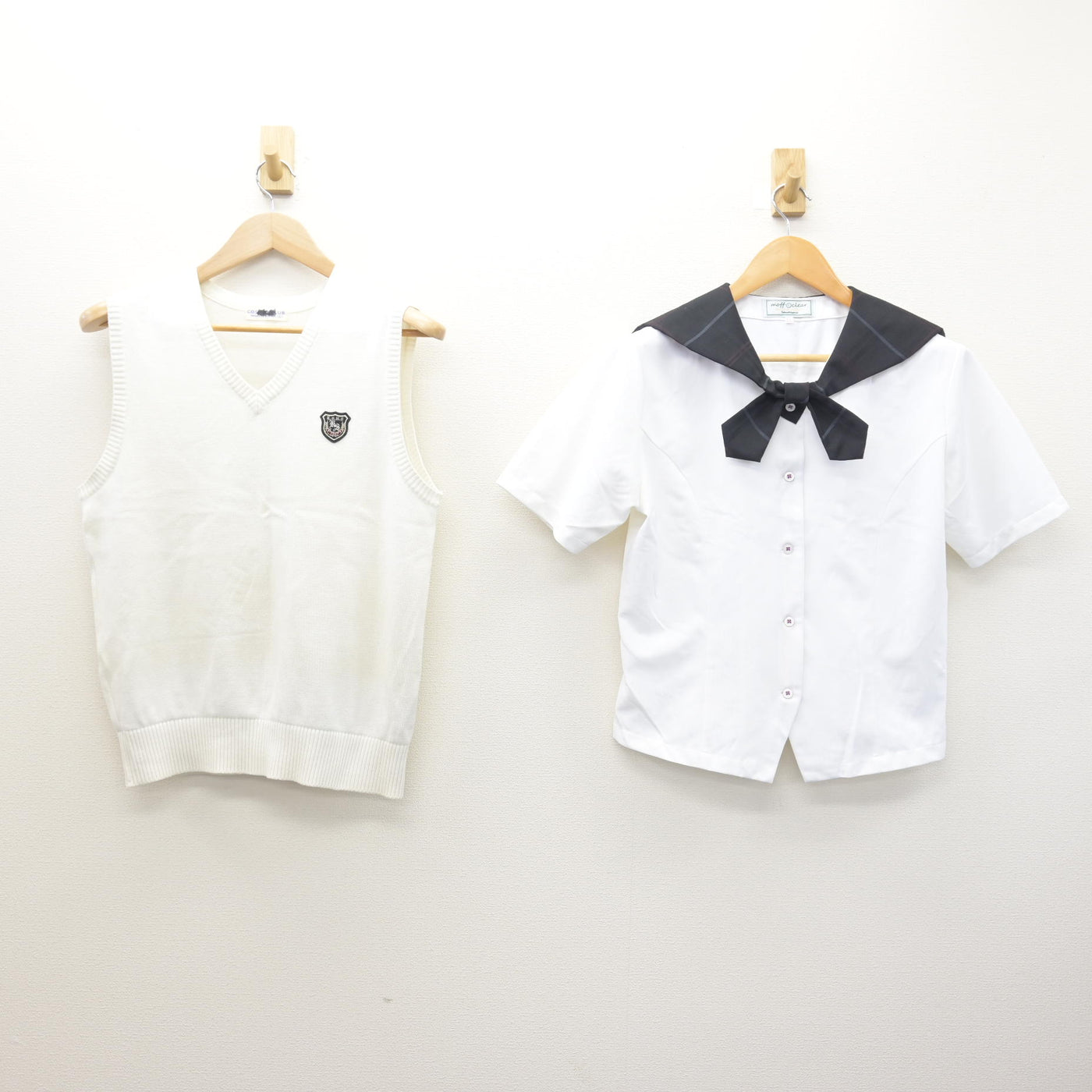 【中古】福岡県 九州産業大学付属九州産業高等学校 女子制服 2点 (ニットベスト・ブラウス) sf121972