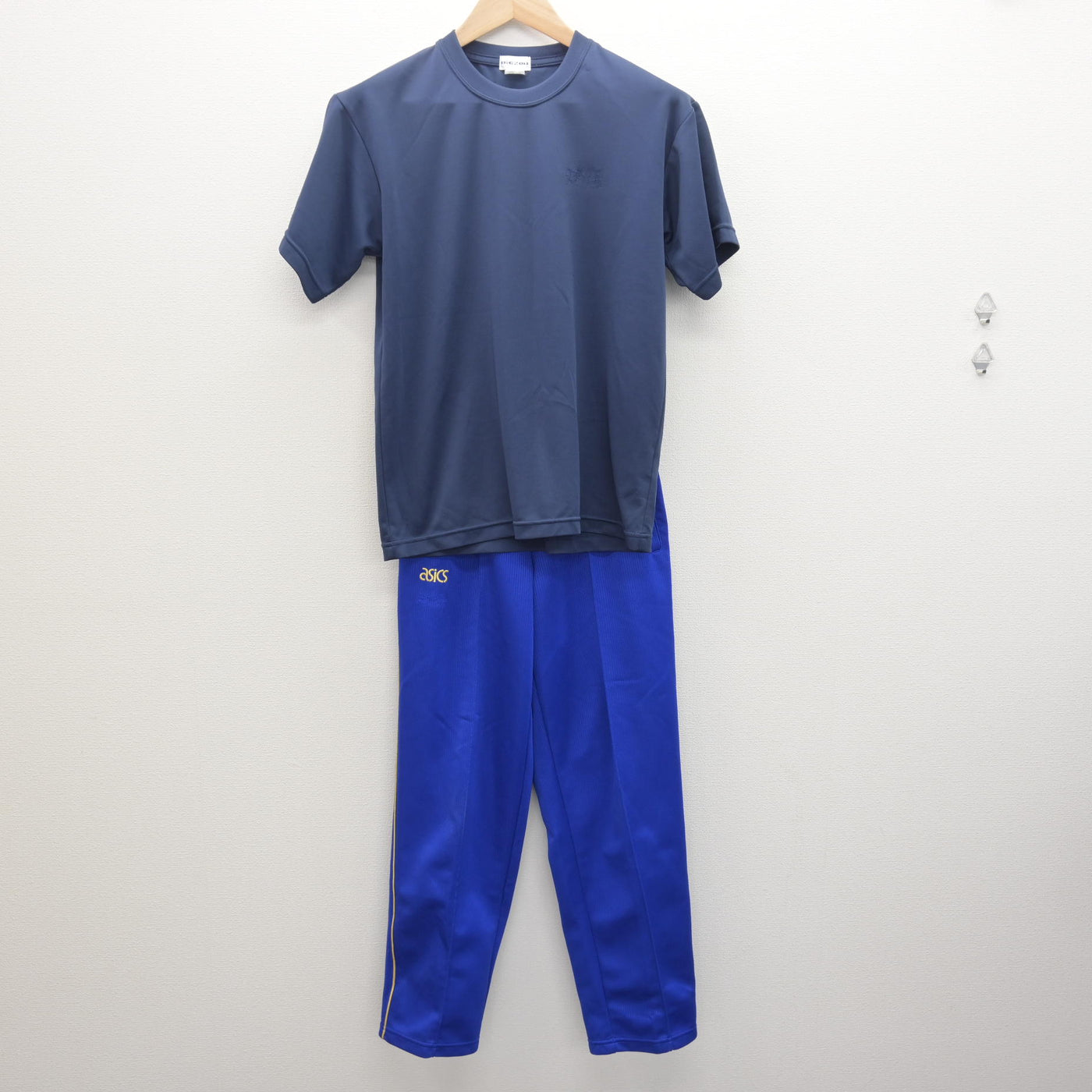 【中古】埼玉県 日高高等学校 女子制服 3点 (ジャージ 上・体操服 上・ジャージ 下) sf121984