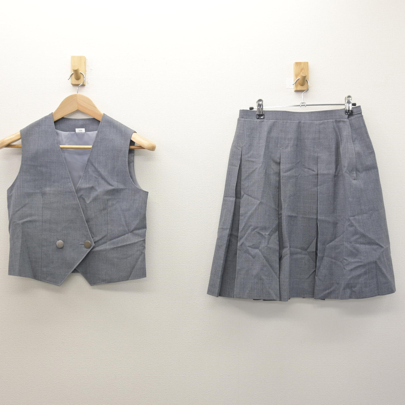 【中古】東京都 福生第二中学校 女子制服 2点 (ベスト・スカート) sf121998