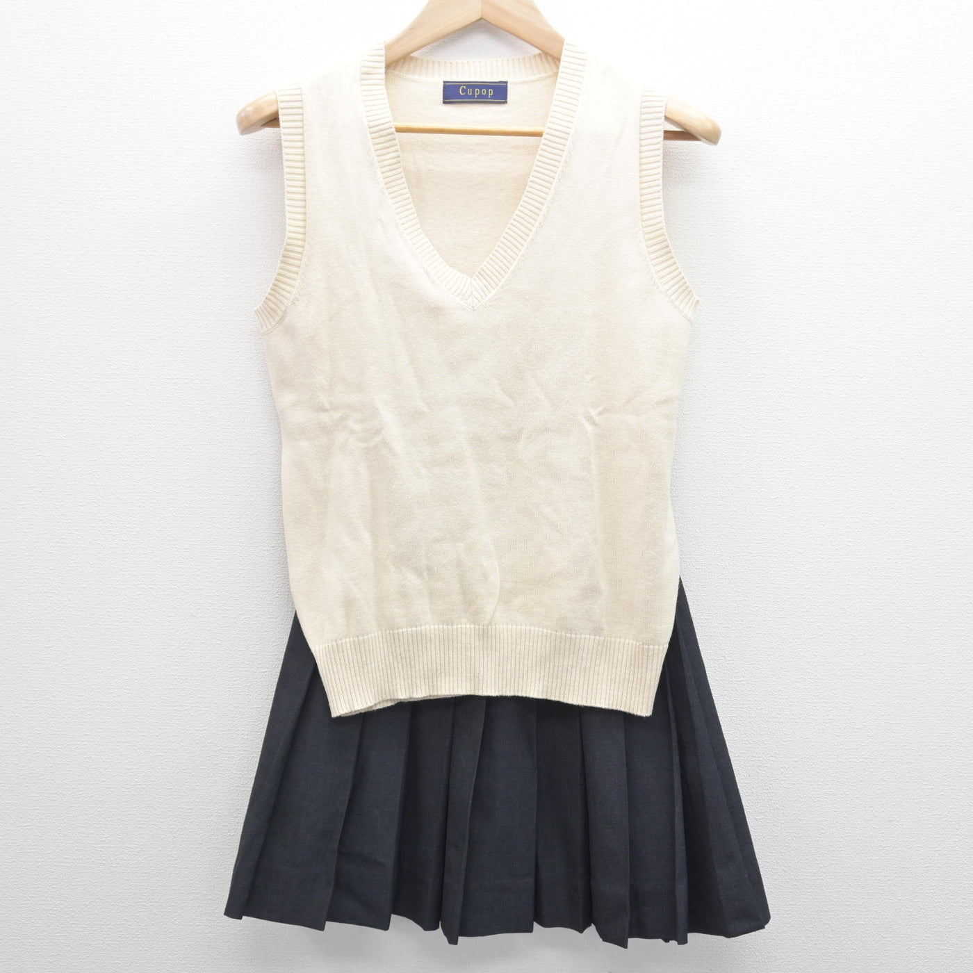 【中古】神奈川県 鎌倉女子大学高等部 女子制服 3点 (ニットベスト・スカート) sf122021