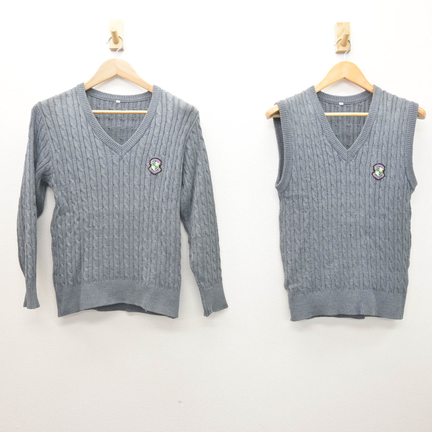 【中古】千葉県 昭和学院秀英高等学校 女子制服 2点 (ニットベスト・ニット) sf122037