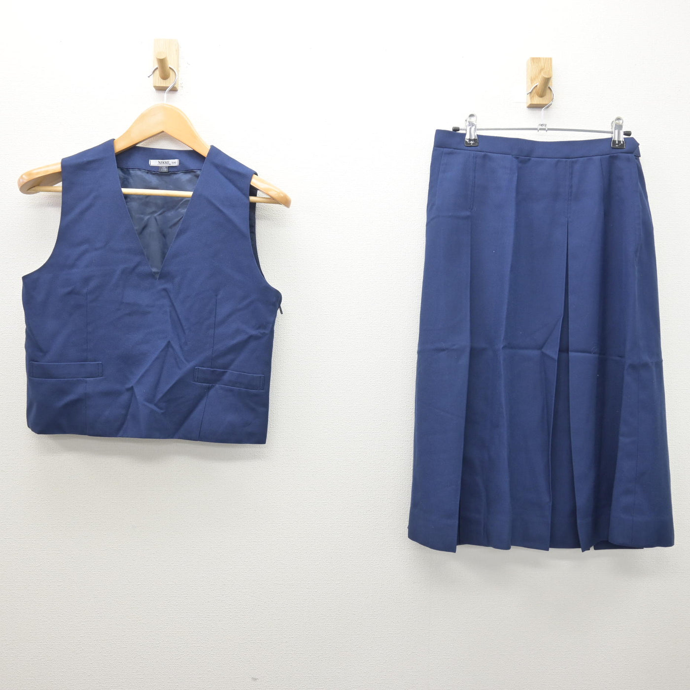 【中古】埼玉県 住吉中学校 女子制服 2点 (ベスト・スカート) sf122044