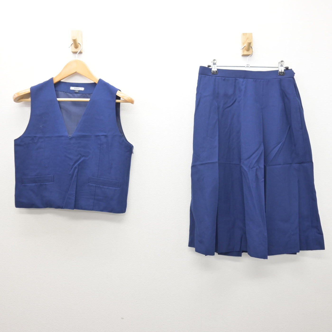 【中古】埼玉県 住吉中学校 女子制服 2点 (ベスト・スカート) sf122045