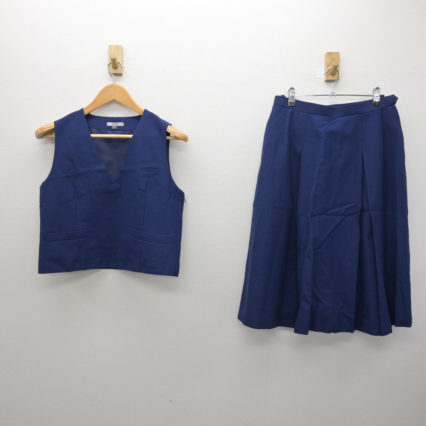 【中古】埼玉県 住吉中学校 女子制服 2点 (ベスト・スカート) sf122047