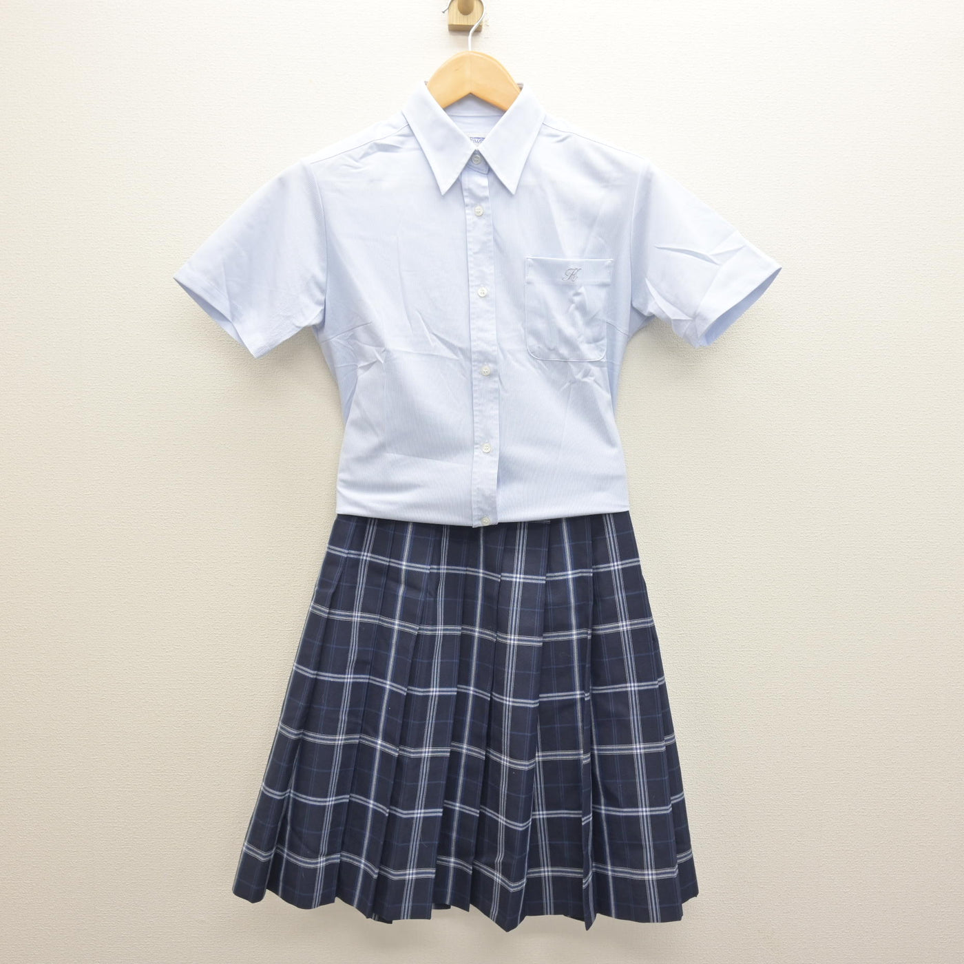 【中古】青森県 黒石高等学校 女子制服 2点 (シャツ・スカート) sf122062