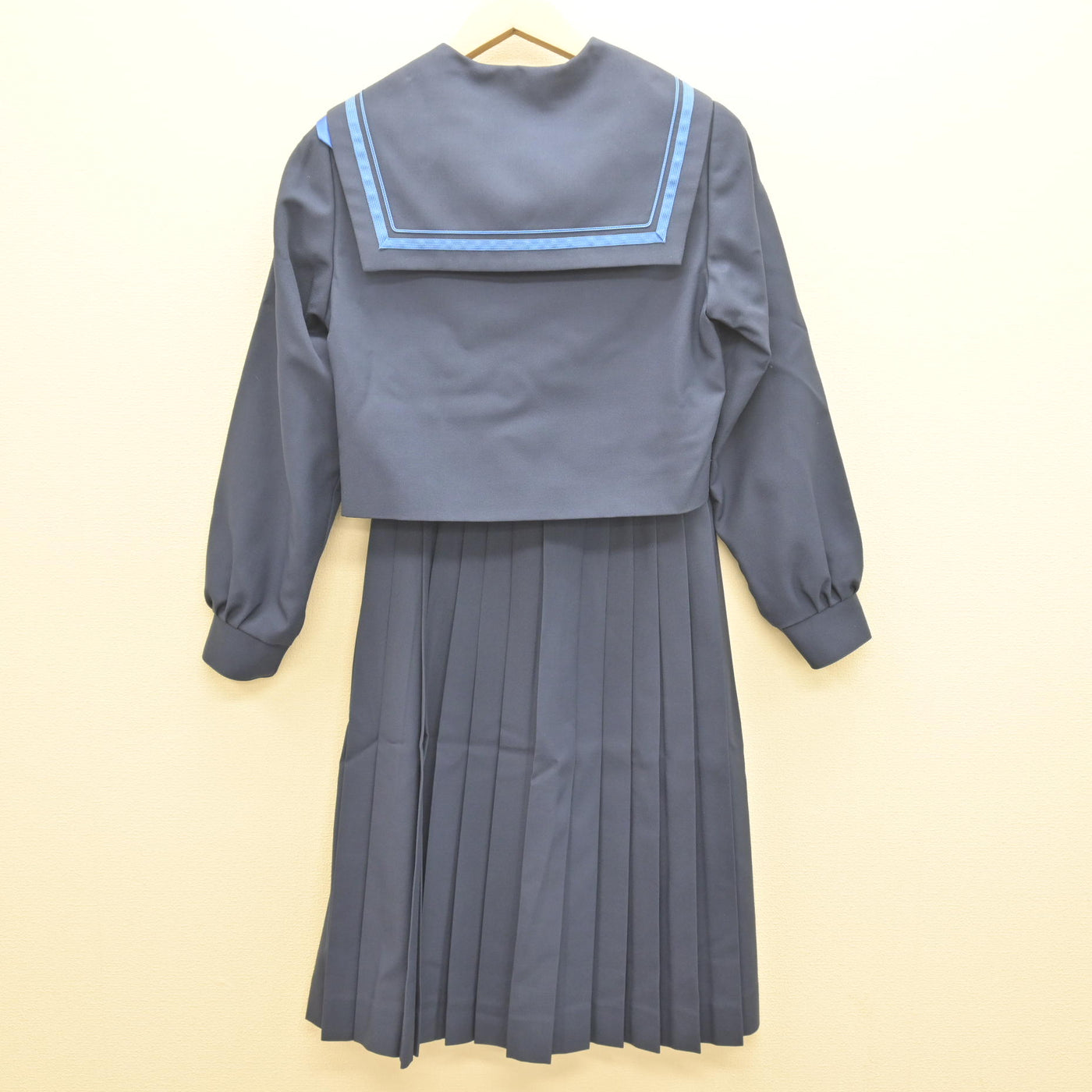 【中古】北海道 花川中学校 女子制服 3点 (セーラー服・スカート) sf122079
