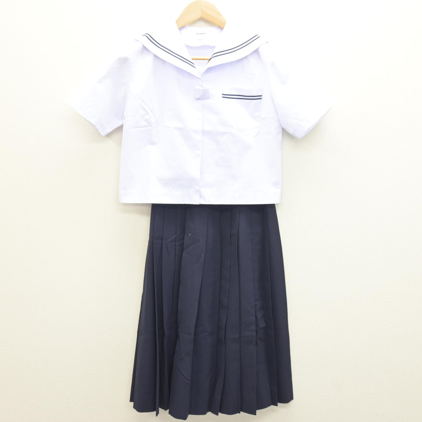 【中古】静岡県 東陽中学校 女子制服 2点 (セーラー服・スカート) sf122093