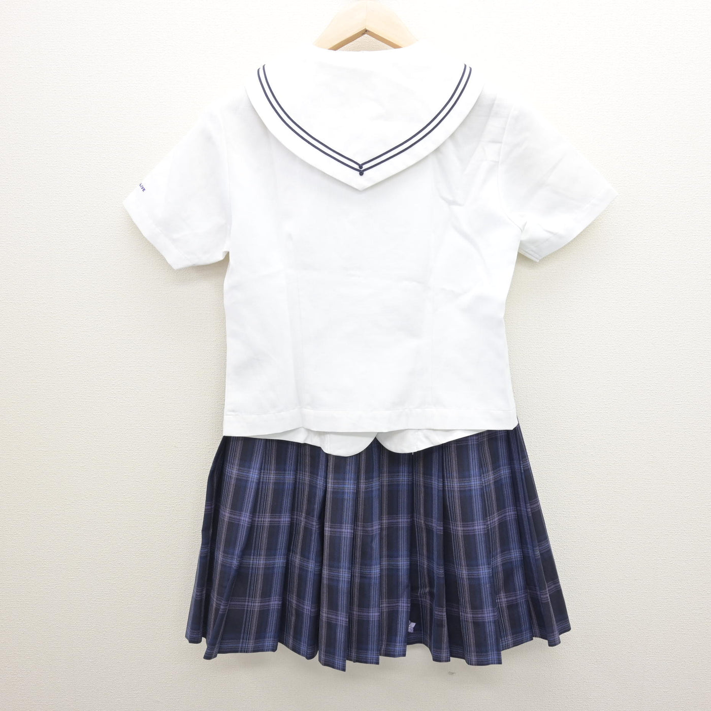 【中古】埼玉県 秋草学園高等学校 女子制服 3点 (セーラー服・スカート) sf122100