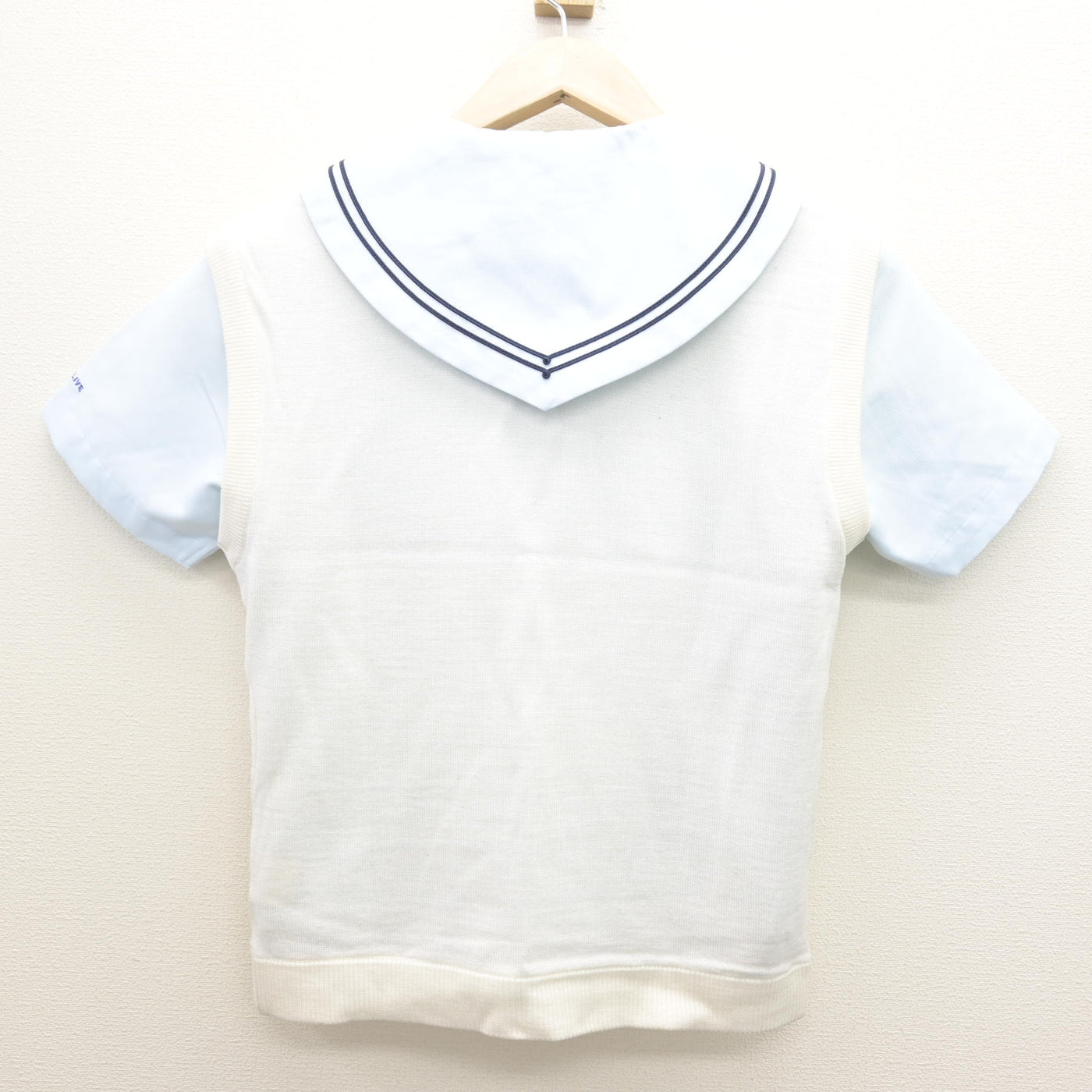 【中古】埼玉県 秋草学園高等学校 女子制服 2点 (ニットベスト・セーラー服) sf122101