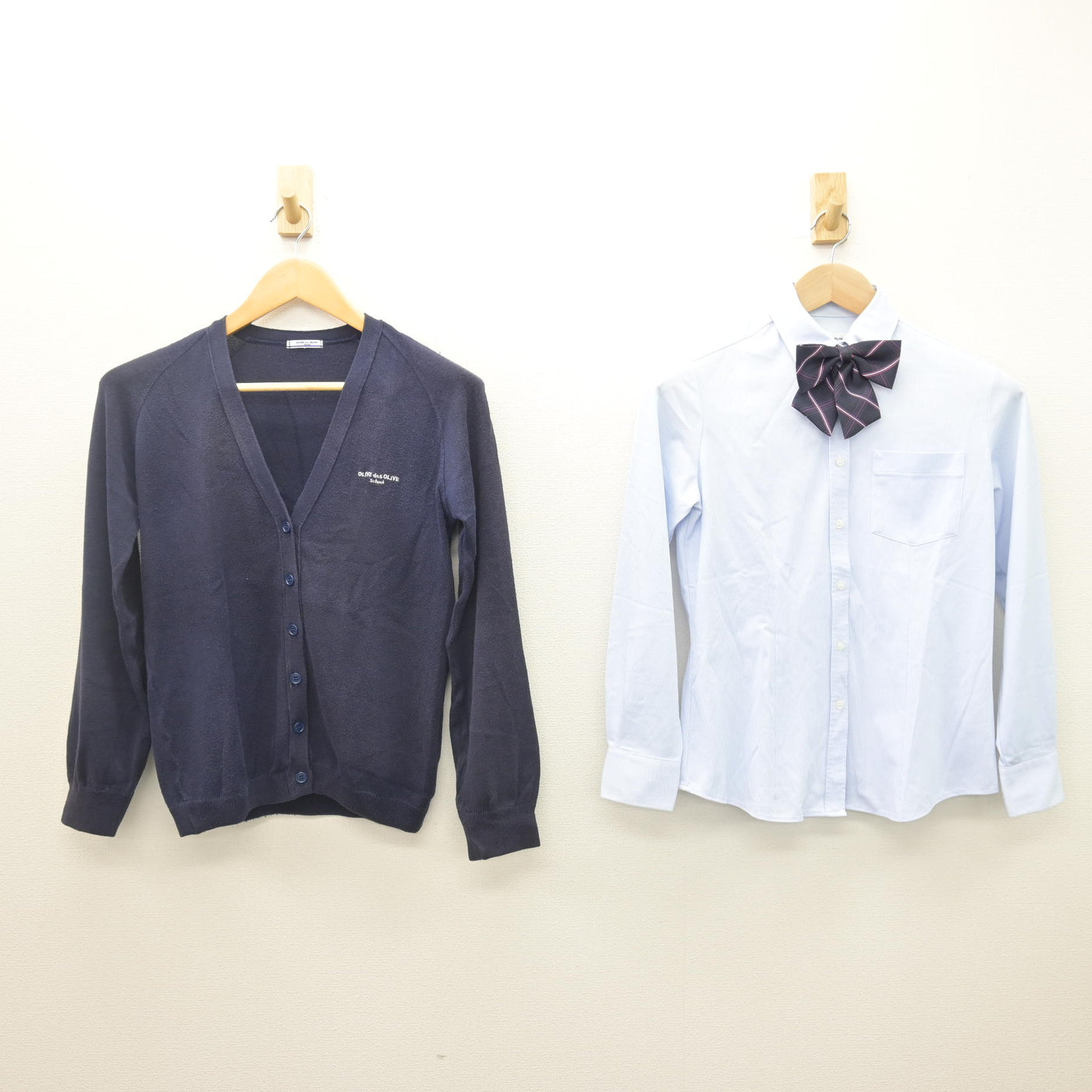 【中古】埼玉県 秋草学園高等学校 女子制服 3点 (ニット・シャツ) sf122102