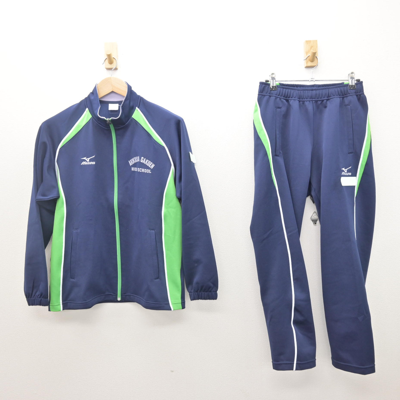 【中古】埼玉県 秋草学園高等学校 女子制服 2点 (ジャージ 上・ジャージ 下) sf122104