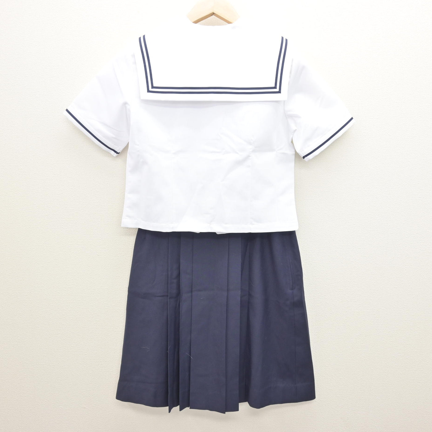 【中古】愛知県 聖霊中学校 女子制服 2点 (セーラー服・スカート) sf122111
