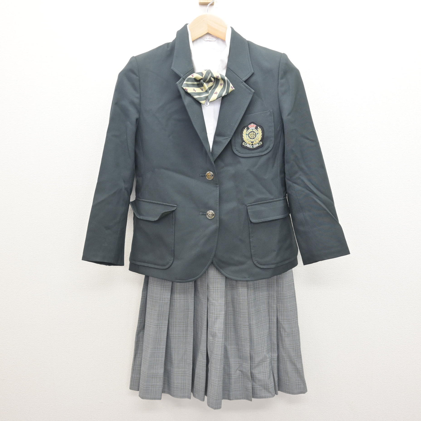 【中古】東京都 落合第二中学校 女子制服 4点 (ブレザー・シャツ・スカート) sf122117