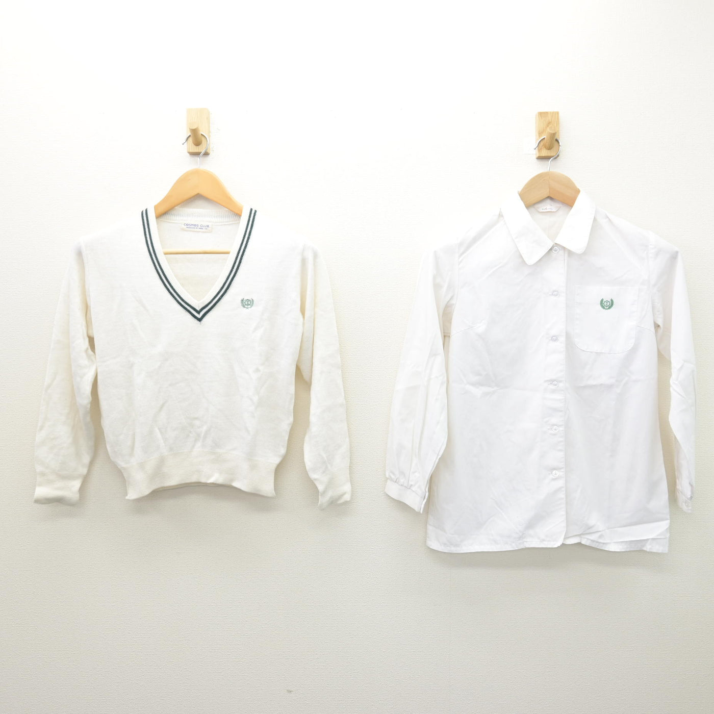 【中古】東京都 落合第二中学校 女子制服 2点 (ニット・シャツ) sf122119