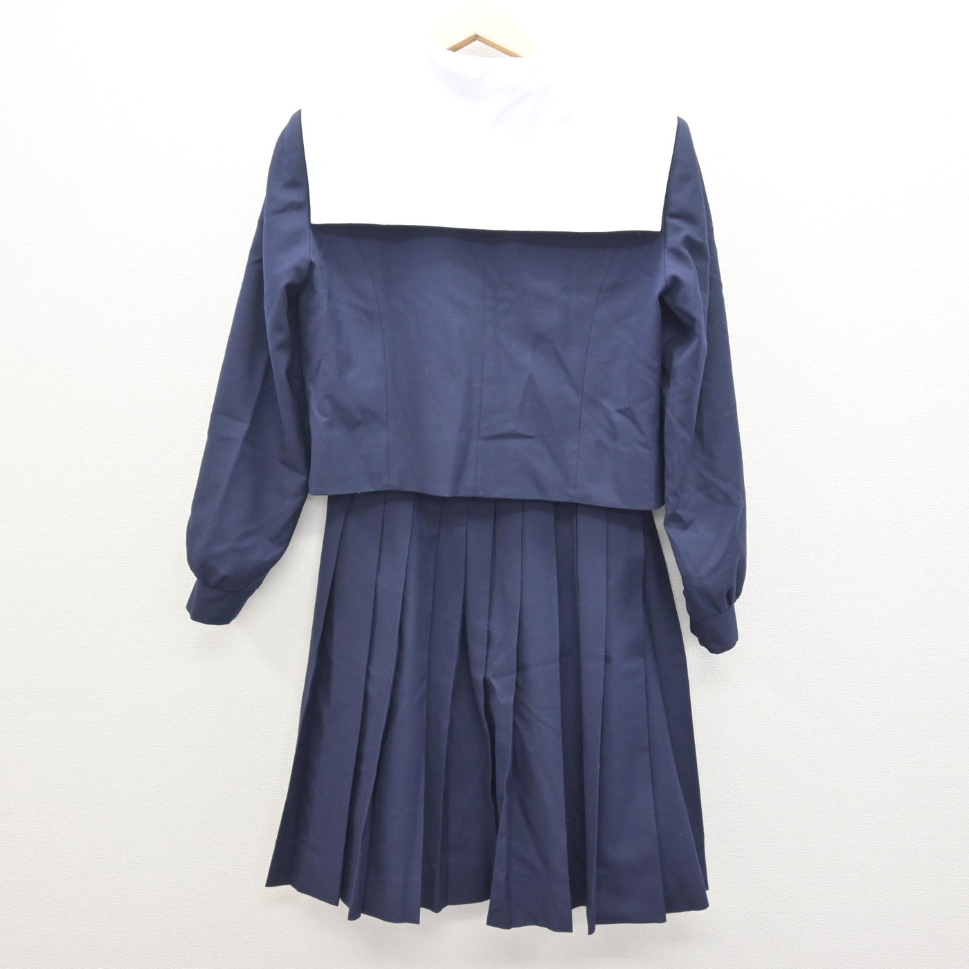 【中古】大分県 大東中学校 女子制服 4点 (セーラー服・ニット・スカート) sf122140