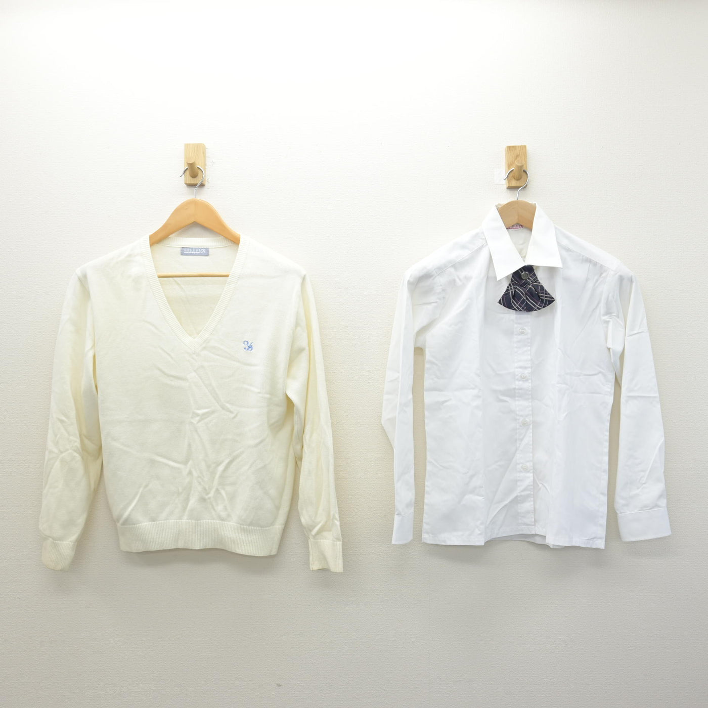 【中古】東京都 八雲学園中学校高等学校 女子制服 3点 (ニット・シャツ) sf122142