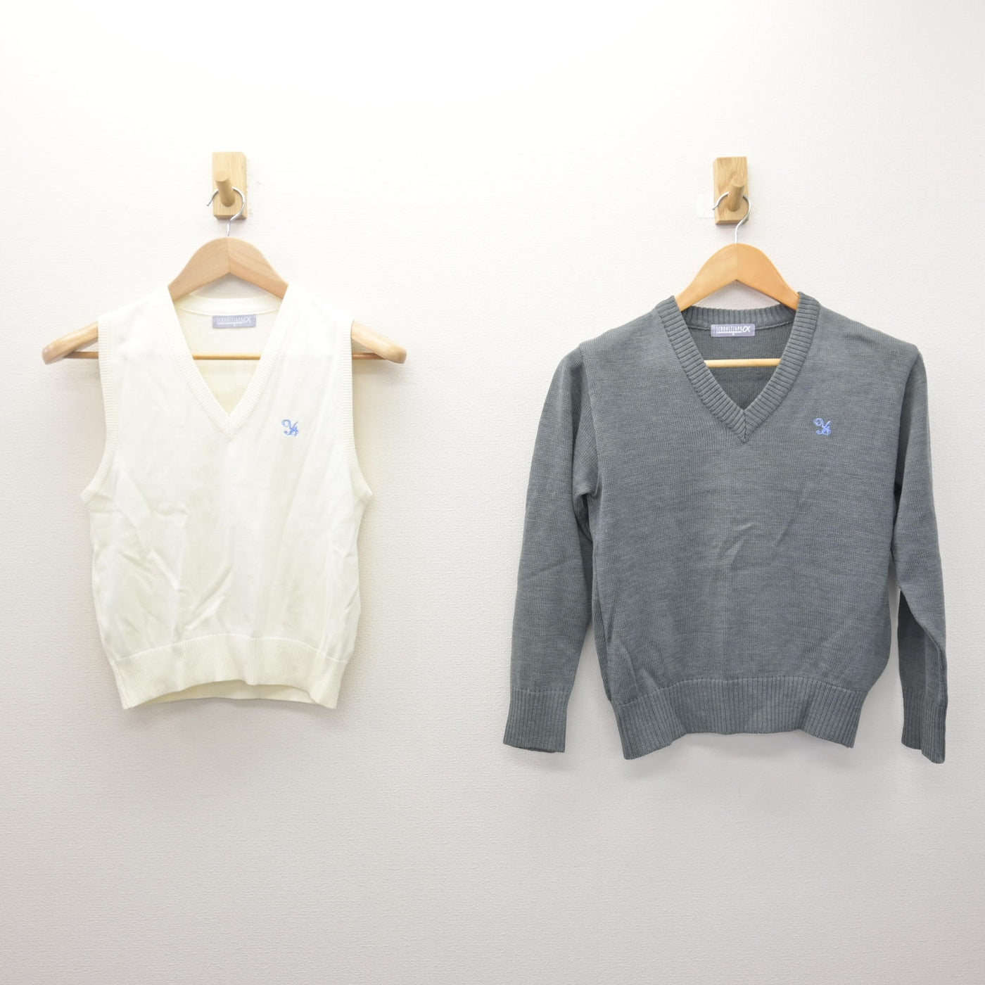 【中古】東京都 八雲学園中学校高等学校 女子制服 2点 (ニット・ニットベスト) sf122154