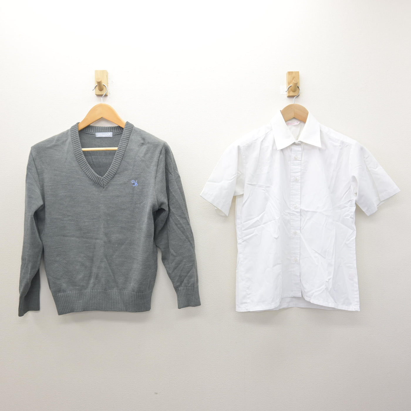 【中古】東京都 八雲学園中学校高等学校 女子制服 2点 (ニット・シャツ) sf122156