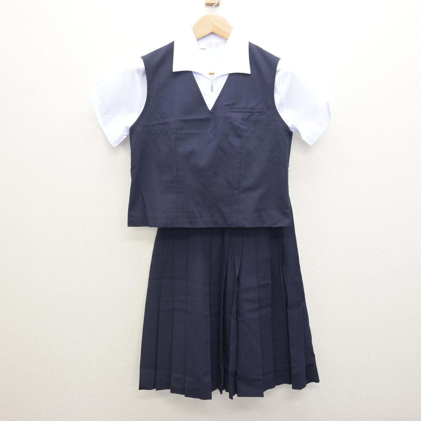 【中古】岩手県 盛岡市立高等学校 女子制服 3点 (ベスト・シャツ・スカート) sf122172