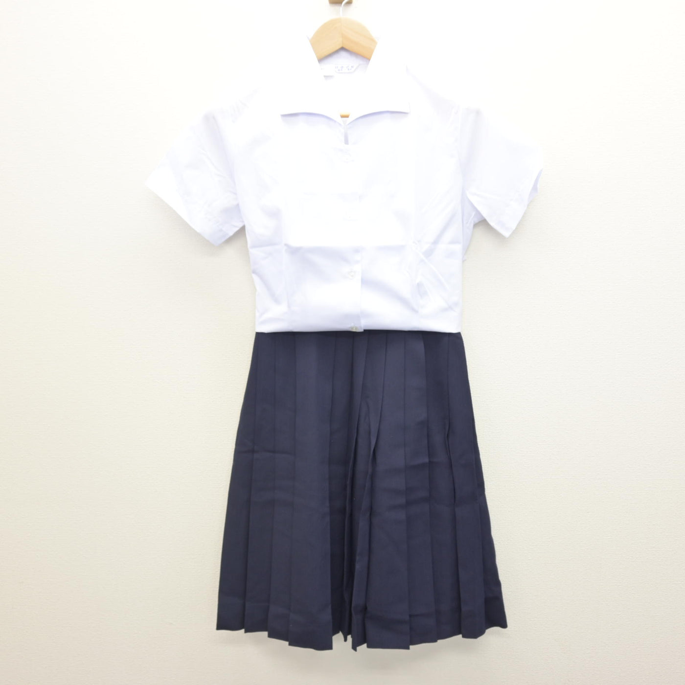 【中古】岩手県 盛岡市立高等学校 女子制服 3点 (ベスト・シャツ・スカート) sf122172