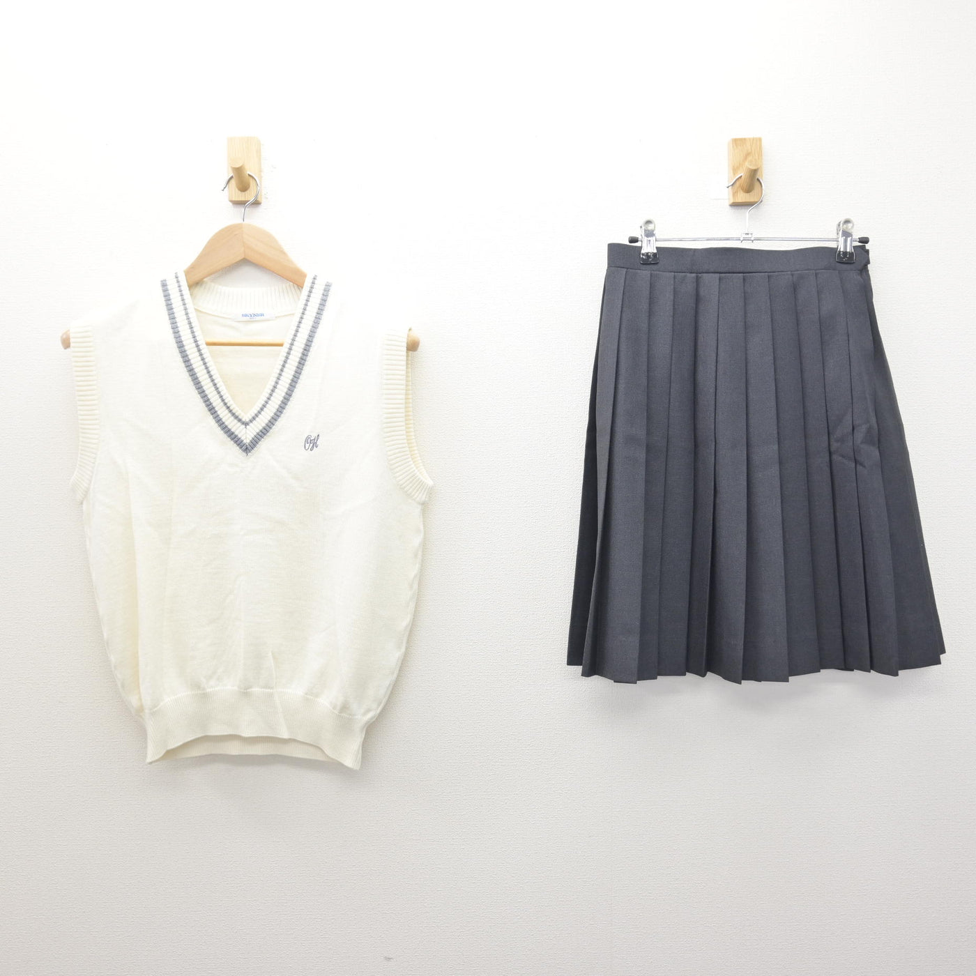 【中古】埼玉県 笹目中学校 女子制服 2点 (ニットベスト・スカート) sf122177