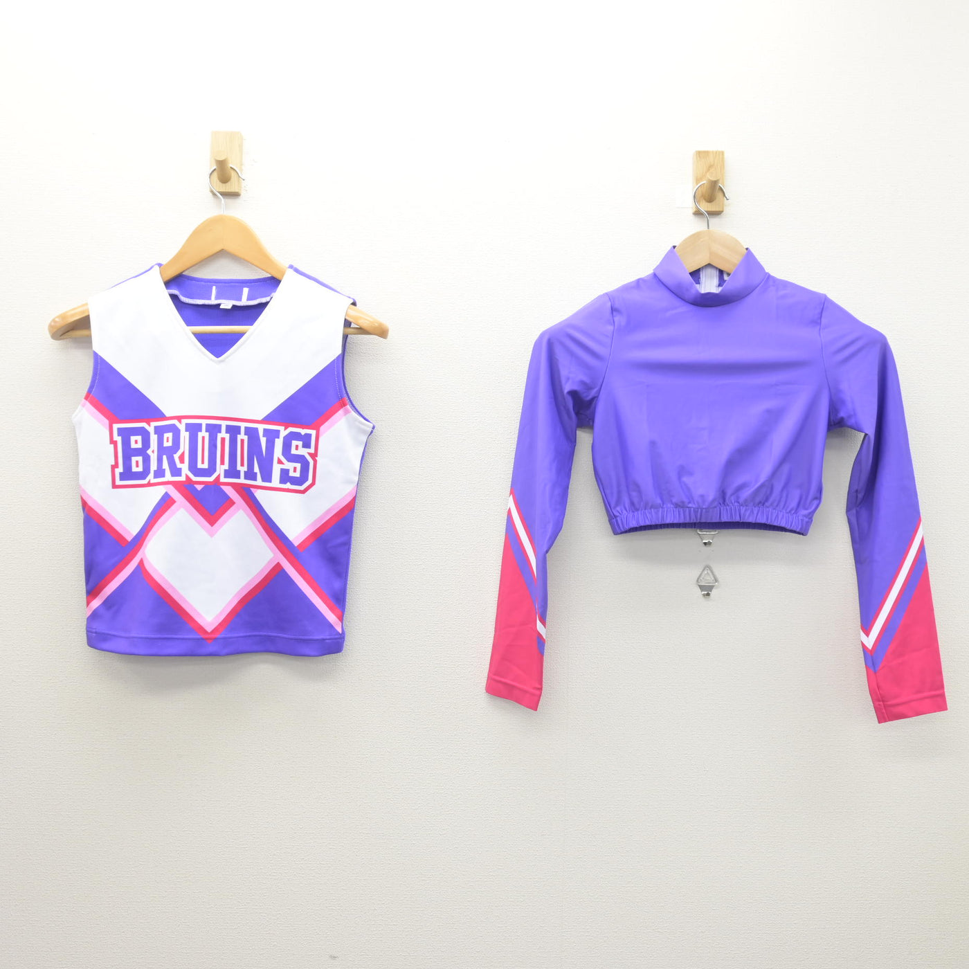 【中古】茨城県 江戸川学園取手高等学校/チアリーダー部 女子制服 4点 (チアユニフォーム 上・その他アイテム・チアユニフォーム 下・その他アイテム) sf122181