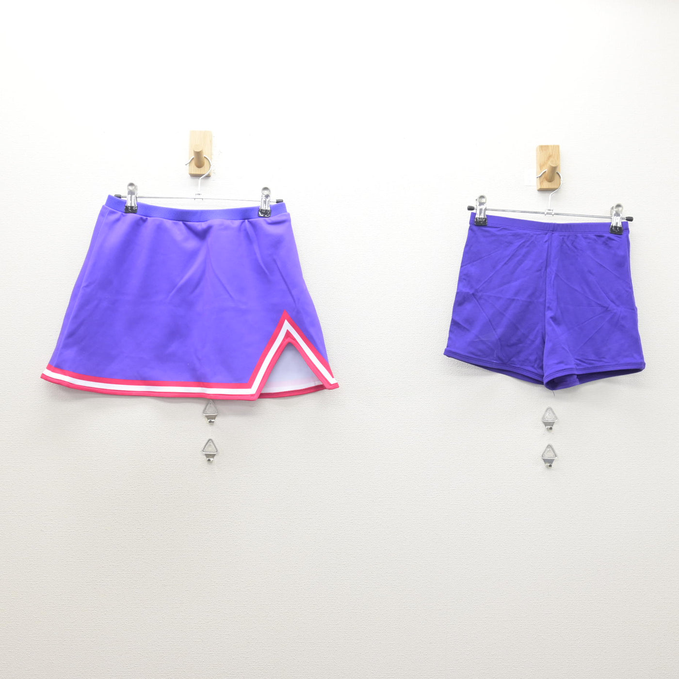 【中古】茨城県 江戸川学園取手高等学校/チアリーダー部 女子制服 4点 (チアユニフォーム 上・その他アイテム・チアユニフォーム 下・その他アイテム) sf122181