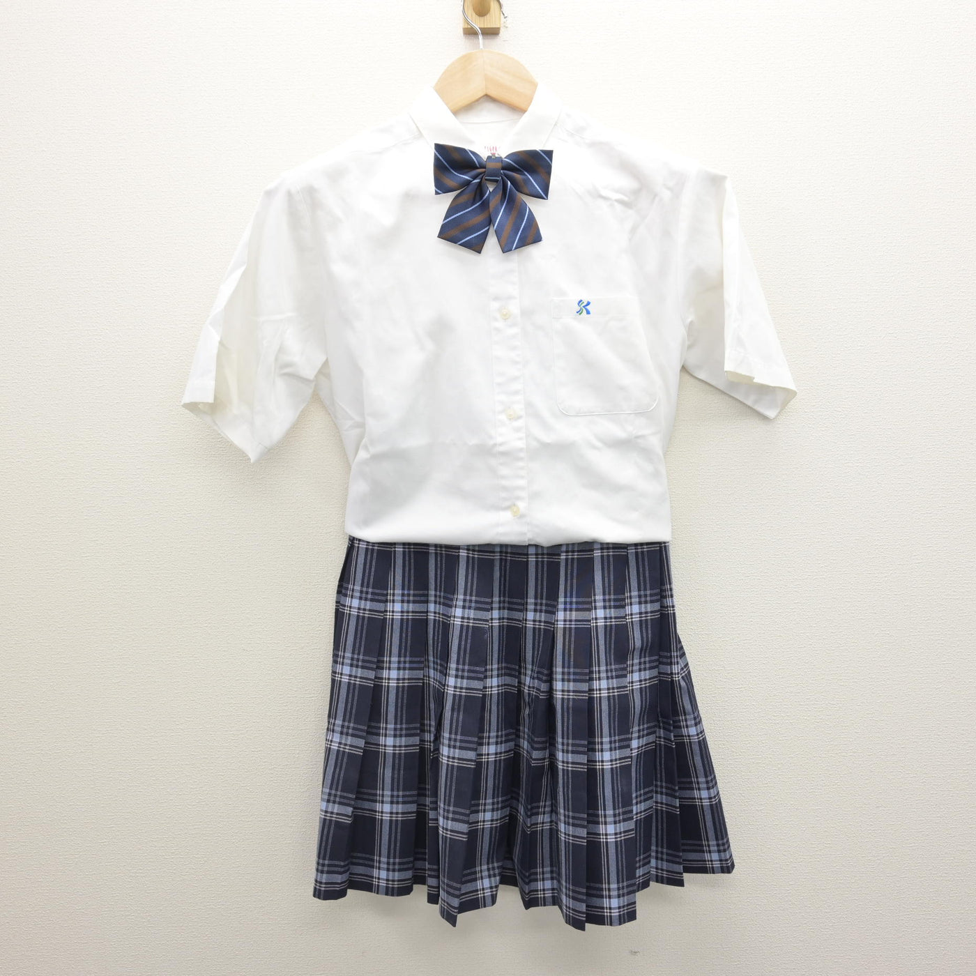 中古】山梨県 駿台甲府高等学校 女子制服 3点 (シャツ・スカート 