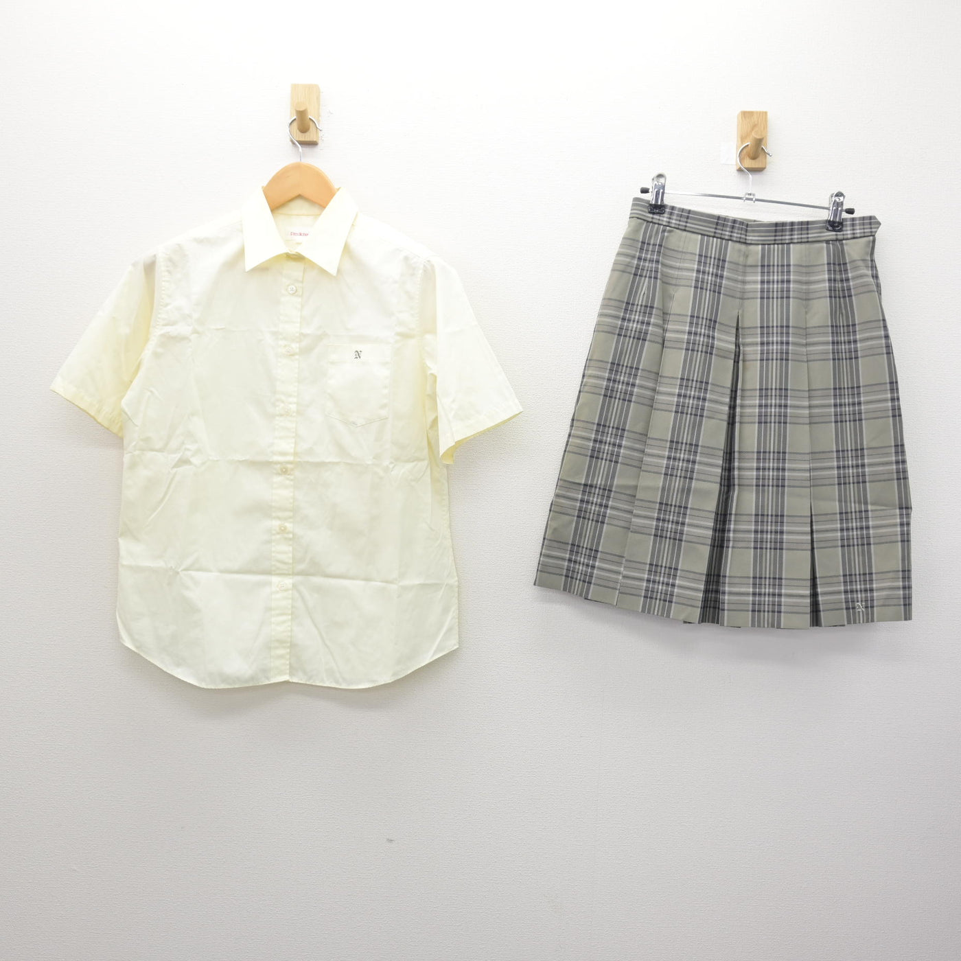 中古】茨城県 土浦日本大学高等学校 女子制服 2点 (シャツ・スカート