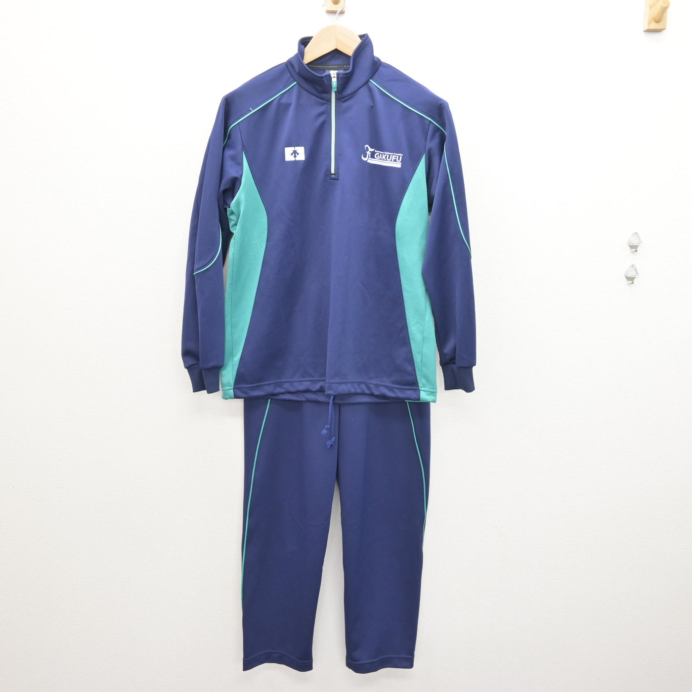 中古】熊本県 熊本学園大学付属高等学校 女子制服 2点 (ジャージ 上